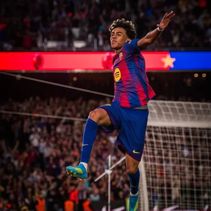 لامين يامال نجم برشلونة يحتفل بهدفه أمام إسبانيول - 11 أبريل 2026