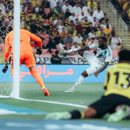 شاهد.. "القائم" يحسم نتيجة الشوط الأول بين الاتحاد والأهلي