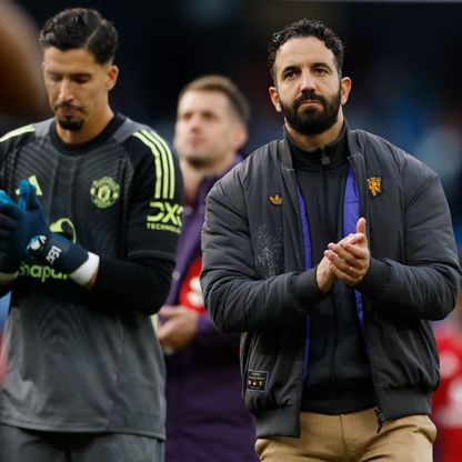 "أتألم أكثر منكم".. أموريم يوجه رسالة إلى جماهير مانشستر يونايتد