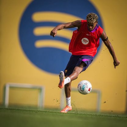 لامين يامال يقود تشكيلة برشلونة ضد إلتشي وكاسادو يعوض بيدري