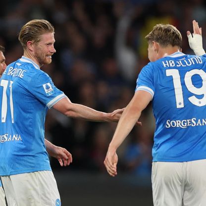 شاهد.. نابولي يهزم كريمونيزي برباعية ويؤجل احتفالات إنتر باللقب