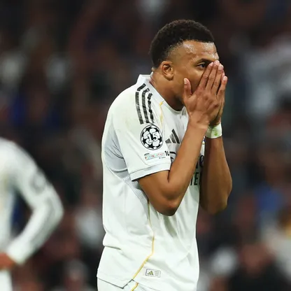 كيليان مبابي يتحسّر على إهداره فرصة للتسجيل خلال مباراة بين ريال مدريد وبايرن ميونيخ في دوري أبطال أوروبا - 7 أبريل 2026