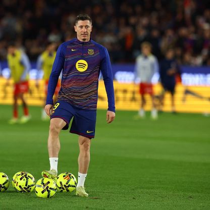 ما هي حلول فليك لأزمة غياب ليفاندوفسكي عن صفوف برشلونة؟