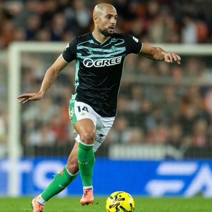 بعد إصابة بـ"نيران صديقة".. هل يلحق سفيان أمرابط بمواجهة برشلونة؟