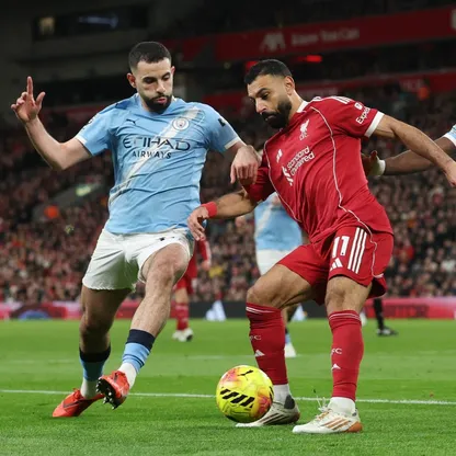 محمد صلاح وريان آيت نوري خلال مباراة ليفربول ومانشستر سيتي بالدوري الإنجليزي الممتاز - 8 فبراير 2026