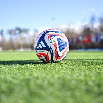 معاقبة نادٍ صيني بسبب وضع "تمائم خرافات" في غرفة ملابس خصمه