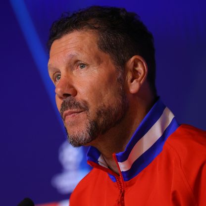 سيميوني يتجاهل ضجيج التحكيم ويحذر من مفاجآت برشلونة