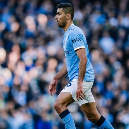 غوارديولا يعلن غياب رودري عن مباراة استعادة قمة البريميرليغ