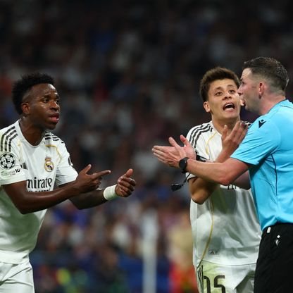 خسارتان في برنابيو.. مايكل أوليفر يدير مباراة ريال مدريد ضد إنتر
