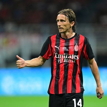 لوكا مودريتش يقود تشكيلة ميلان في "ديربي الغضب" ضد إنتر