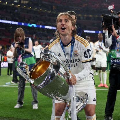 لوكا مودريتش يرحل عن ريال مدريد مع "ذكريات لا تُنسى"