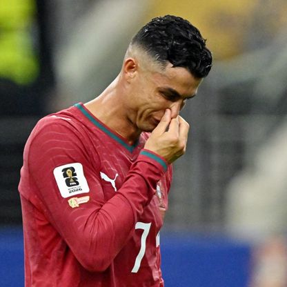 رونالدو ينهار باكياً "برأس مرفوعة" بعد تقديم "1000% من جهده"