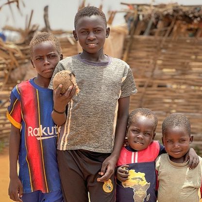 قصة كلاسيكو يومي "بين مازم ومعاذ" في مخيم لاجئين سودانيين