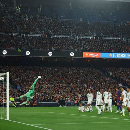 راشفورد يحيي قذائف ميسي ورونالدينيو أمام ريال مدريد