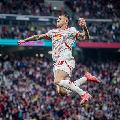 مانشستر يونايتد يحاول خطف المهاجم الخطير.. ونيوكاسل في مأزق