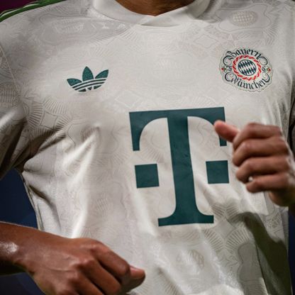 جماهير بايرن تهاجم الإدارة بسبب قميص "احتفالات أكتوبر"