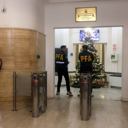 مداهمة مقر الاتحاد الأرجنتيني وعدة أندية في تحقيقات غسل أموال