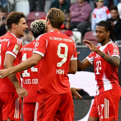 بايرن يصمد أمام صحوة أوغسبورغ ليفوز 3-2 في الدوري الألماني