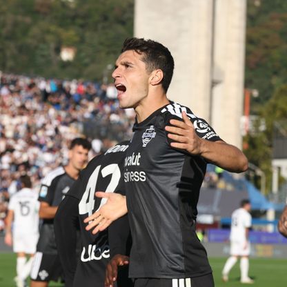 كومو يواصل عروضه المبهرة وهدفا دوفيكاس يضمنان تجاوز ساسولو