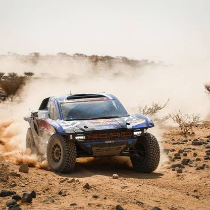 العطية يحتفظ بصدارة رالي داكار وثلاثية لفورد بعد المرحلة 11