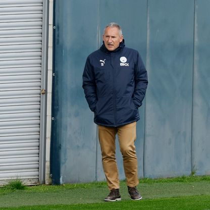 "وداعاً تشيكي".. مانشستر سيتي يعلن رحيل مديره الرياضي