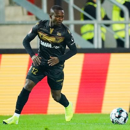 لاعب توغولي يكسر رقبته ومُهدد بشلل نصفي في الصين