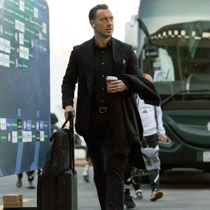 ماذا قال يايسله للاعبي الأهلي في الطائرة بعد مباراة الهلال؟