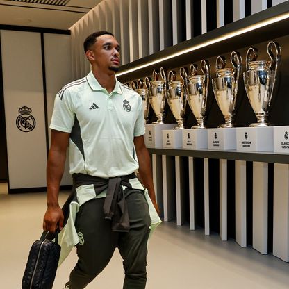 هل يعيش أرنولد حالة اكتئاب في ريال مدريد؟