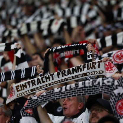 نابولي يمنع جماهير آينتراخت من حضور مباراة الفريقين بدوري الأبطال