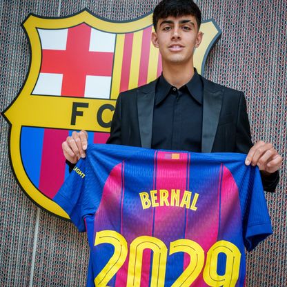 "وُلد ليلعب هنا".. برشلونة يكافئ بيرنال بعقد جديد وشرط جزائي ضخم