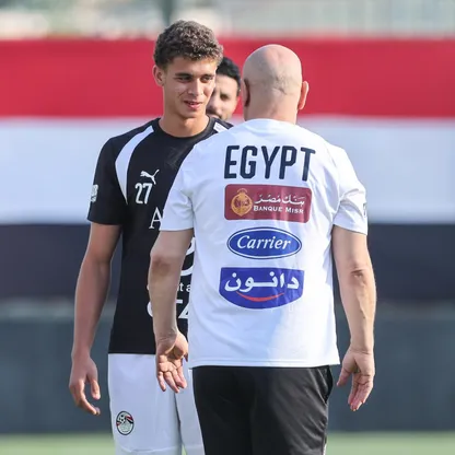 حمزة عبد الكريم مع المدرب حسام حسن في تدريبات مصر استعداداً لكأس العالم - 26 مايو 2026
