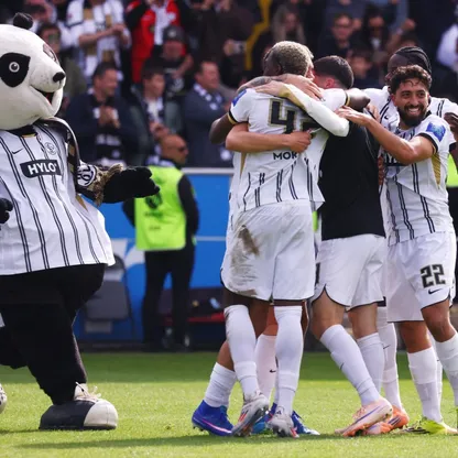 احتفال لاعبي إلفرسبيرغ بالصعود إلى الدوري الألماني "بوندسليغا" - 17 مايو 2026