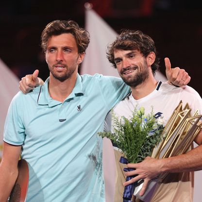 فالنتين فاشرو يهزم ابن خاله أرتور ريندركنيش ويحرز بطولة شنغهاي للتنس