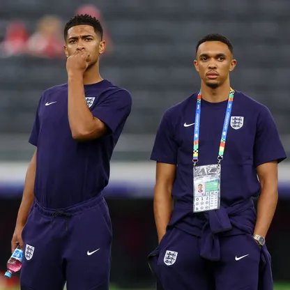 جود بيلينغهام وترينت ألكسندر أرنولد قبل مباراة بين إنجلترا والدنمارك في "يورو 2024" – 20 يونيو 2024