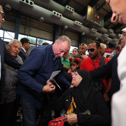 محمود الخطيب رئيس الأهلي يسافر إلى باريس للخضوع للعلاج