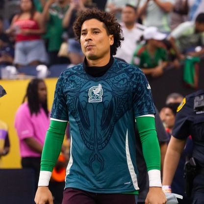 "تميمة المونديال".. حارس المكسيك الشهير قد يشارك للمرة السادسة في كأس العالم