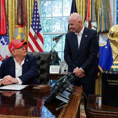 هل يحصل دونالد ترامب على "جائزة فيفا للسلام"؟