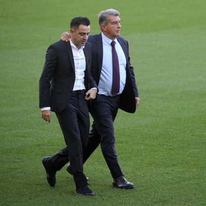 لابورتا يهاجم تشافي: يشعر بالألم لأن فليك يفوز بنفس اللاعبين الذين خسروا معه