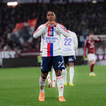 "هاتريك" إندريك يقود ليون لفوز ساحق على ميتز بالدوري الفرنسي