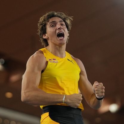 كم يجني دوبلانتيس نظير كسر أرقامه القياسية في القفز بالزانة؟