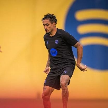 شاهد.. هانزي فليك يتلقى 3 أخبار سارة في تدريبات برشلونة