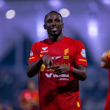 القادسية يُفسد احتفالات الفتح وينتزع وصافة دوري روشن السعودي