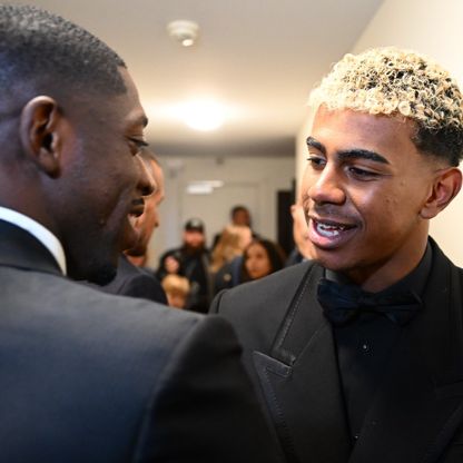 ديمبيلي "غلبته الدموع" ويشيد بيامال "الاستثنائي" بعد "منافسة شرسة"