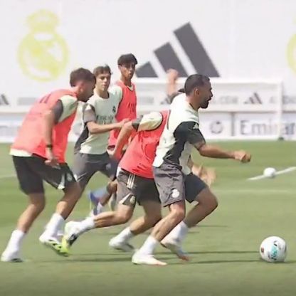 شاهد.. كارفاخال يهدد أرنولد بهدف "مارادوني" في تدريبات ريال مدريد