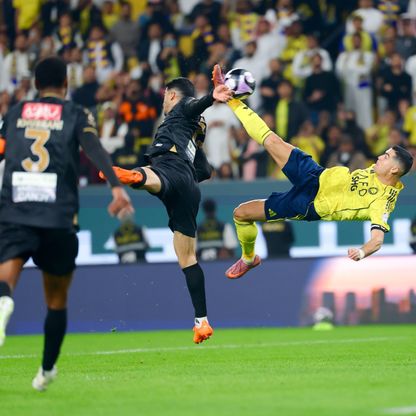 بمقصية رائعة.. كريستيانو رونالدو يرفع حصيلته إلى 954 هدفاً