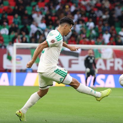 هل استُبعد بغداد بونجاح من منتخب الجزائر لأسباب انضباطية؟