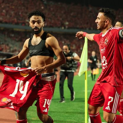 شاهد.. الأهلي يتلاعب بالزمالك ويعود لسباق التتويج