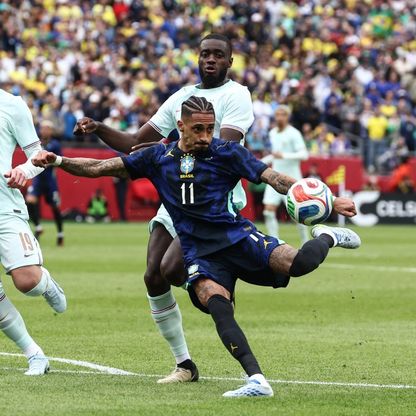 برشلونة يمنح رافينيا أيام راحة بعد صدمة الإصابة