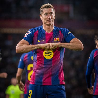 ليفاندوفسكي يسجل الهدف 700 ويلتحق بقائمة أسطورية