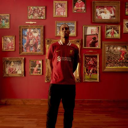 فان دايك يلحق بمحمد صلاح ويوقع عقداً لعامين مع ليفربول